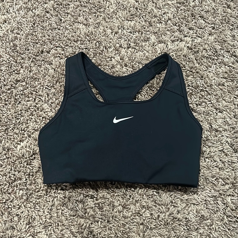 never worn black nike sports bra